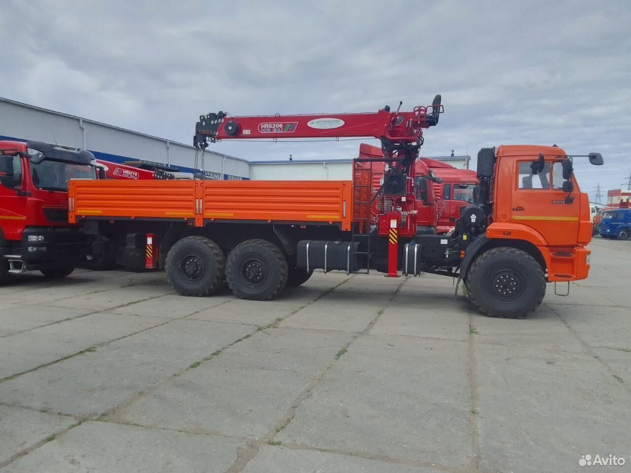 Бортовой автомобиль КАМАЗ 43118-50 с КМУ Horyong 206