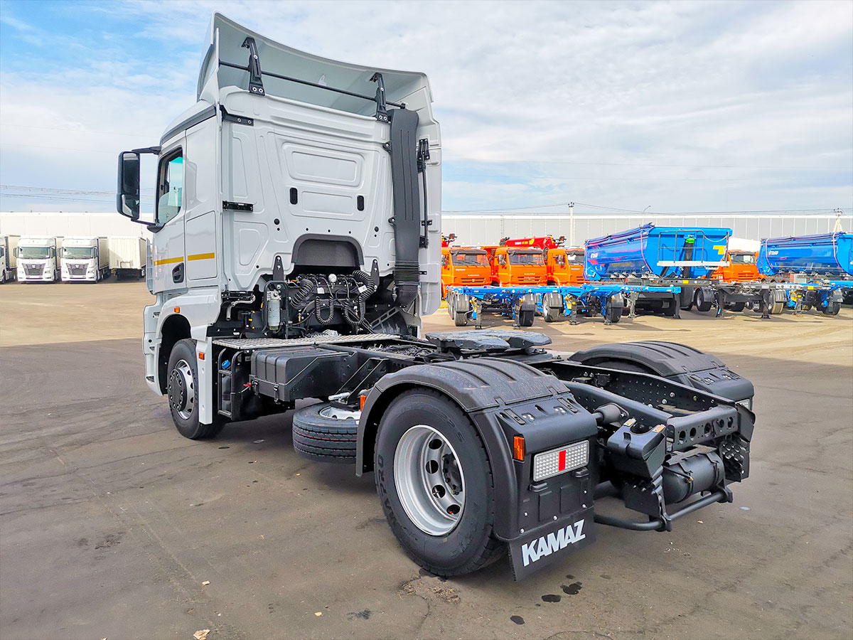 Седельный тягач KAMAZ-54902