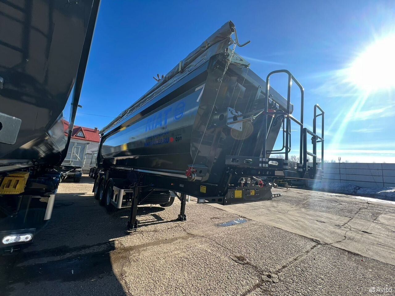 Полуприцеп самосвальный Риат 924900-33H2